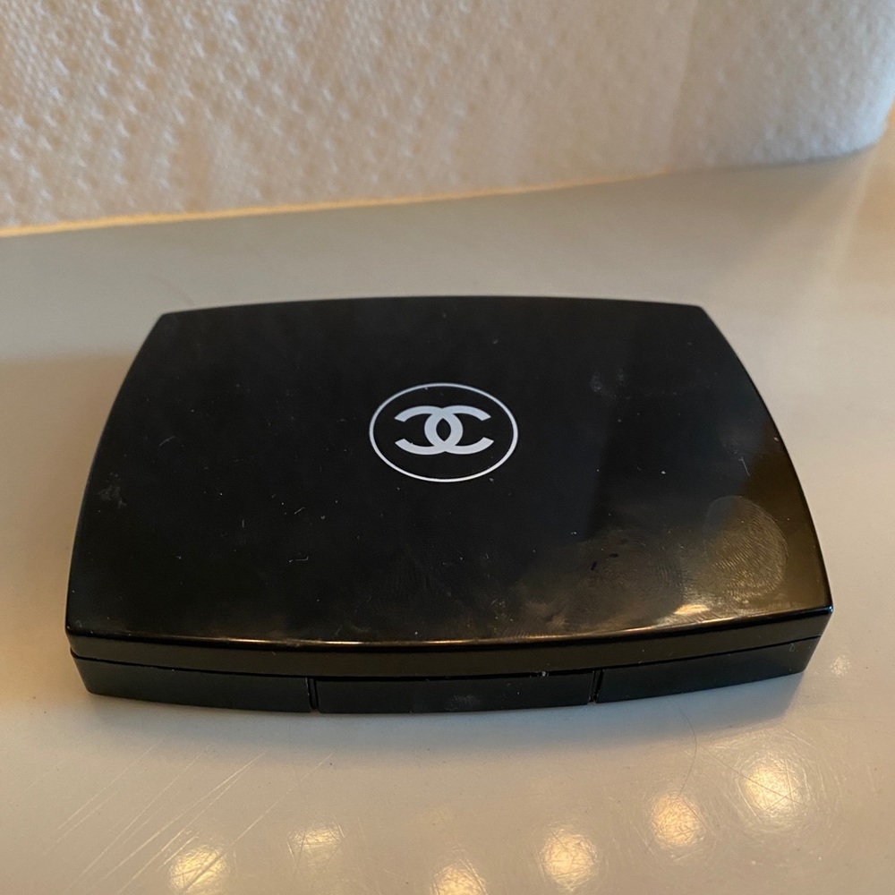 Chanel compact foundation